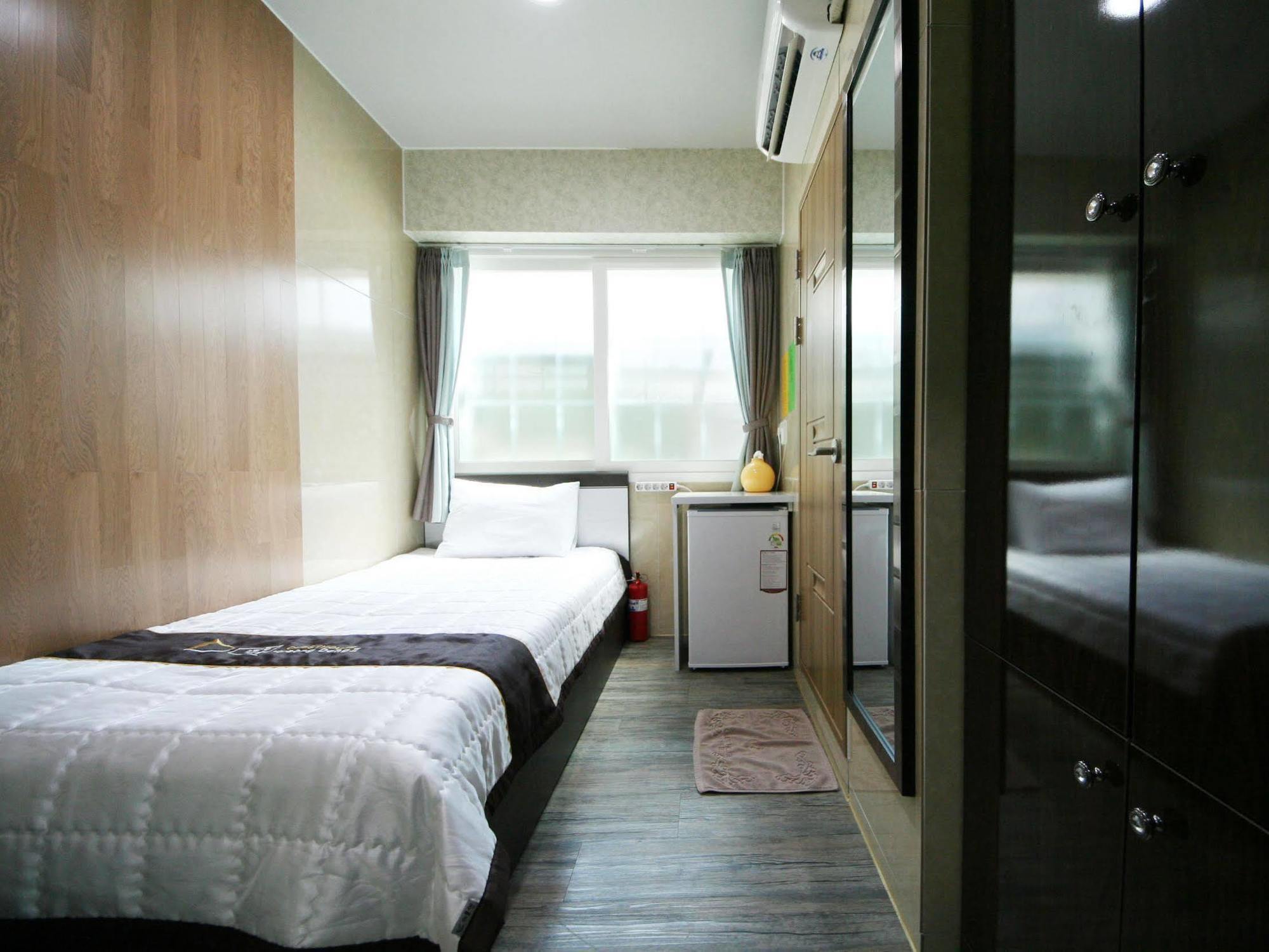 Guest house Myeongdong 2 2*